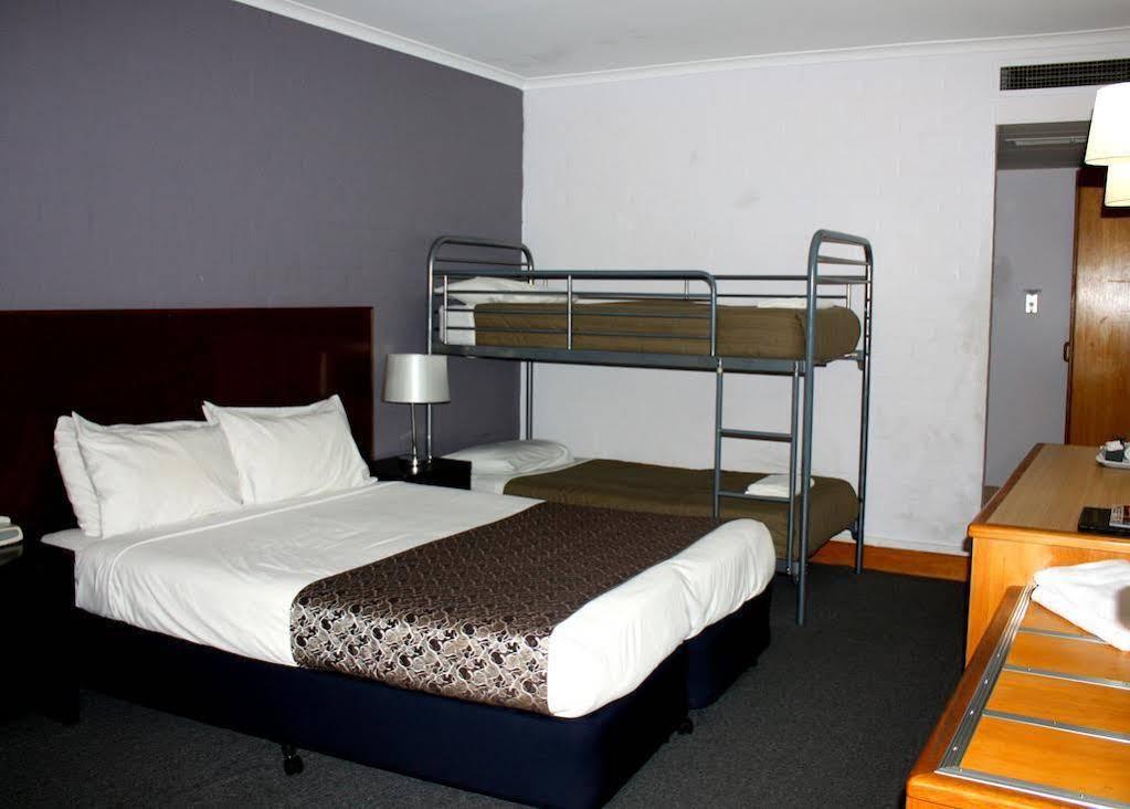 קווינביאן Capital Airport Motel מראה חיצוני תמונה
