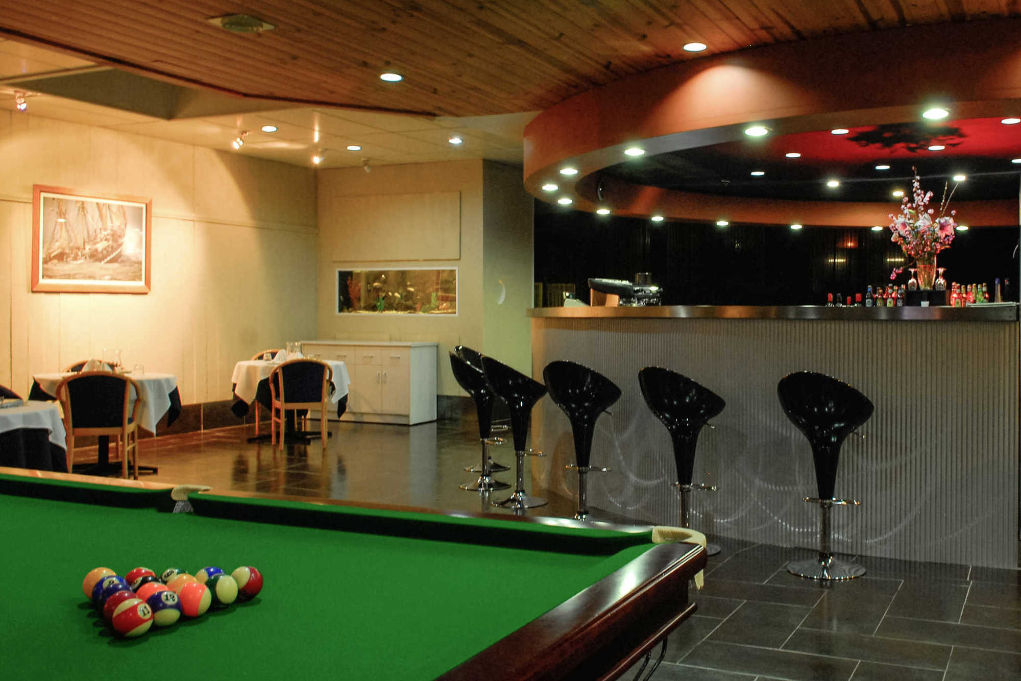 קווינביאן Capital Airport Motel מסעדה תמונה