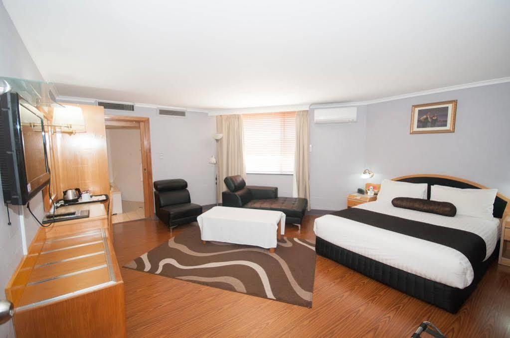 קווינביאן Capital Airport Motel מראה חיצוני תמונה